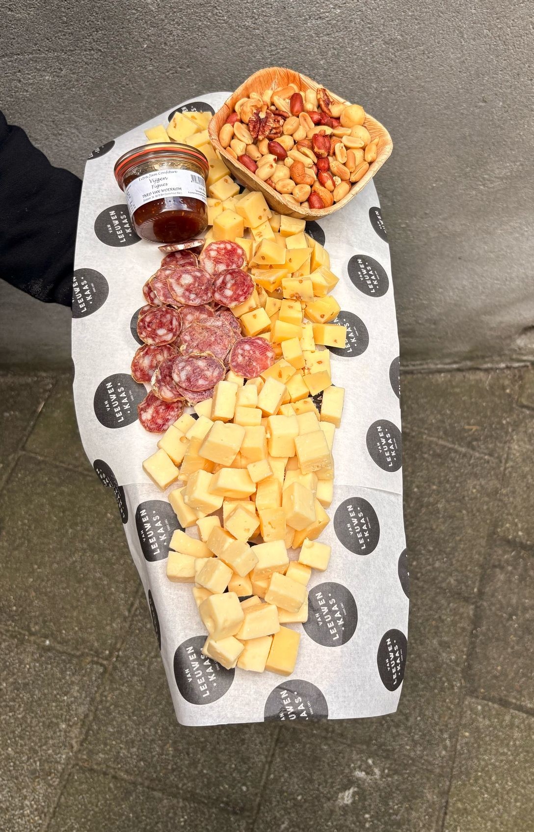 Borrelplank kaas, worst en nootjes